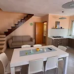 Luxury Seafront With Private Acces Casa de Férias *