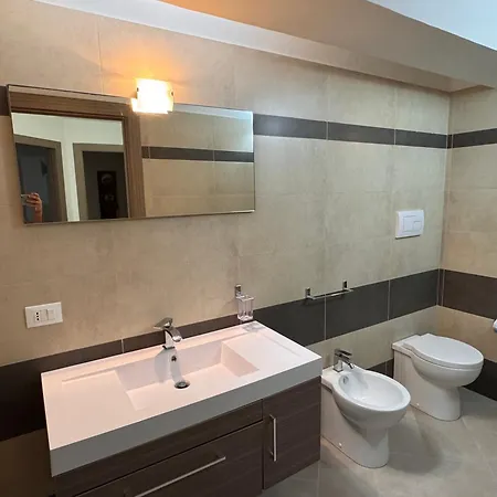 Luxury Seafront With Private Acces Nyaraló